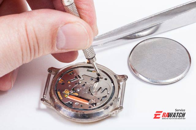 Thay Pin Đồng Hồ Fossil Giá Bao Nhiêu? Hướng Dẫn Chi Tiết A-Z