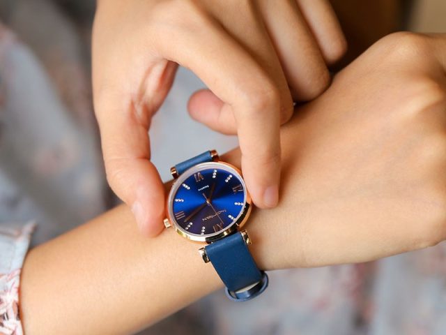 Đồng Hồ Nữ Màu Xanh Dương: Tuyên Ngôn Phong Cách Thanh Lịch và Cuốn Hút