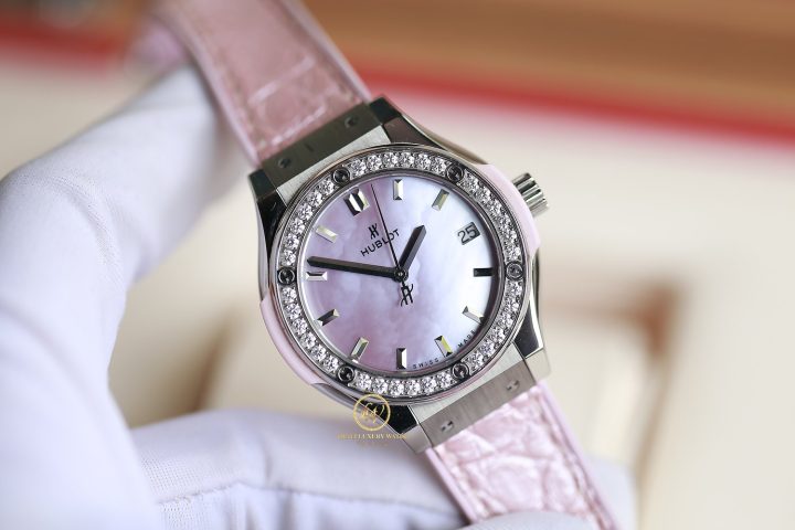 Đồng Hồ Hublot Nữ Màu Hồng: Tuyên Ngôn Phong Cách Độc Đáo Cho Phụ Nữ Hiện Đại