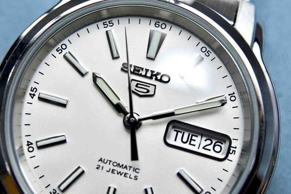 Giá Đồng Hồ Seiko Chính Hãng: Hướng Dẫn Chi Tiết Để Mua Sắm Thông Minh