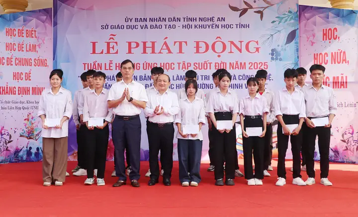 Hướng dẫn viết bài phát biểu trao quà khuyến học ý nghĩa