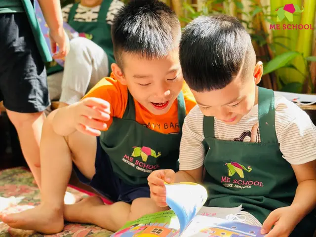 Bài Thơ Món Quà Của Bố: Tình Cảm Cha Con Bất Diệt