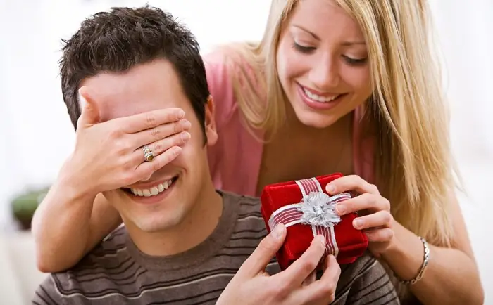 Bạn Trai Không Tặng Quà Valentine: Nguồn Gốc, Ý Nghĩa & Cách Ứng Xử