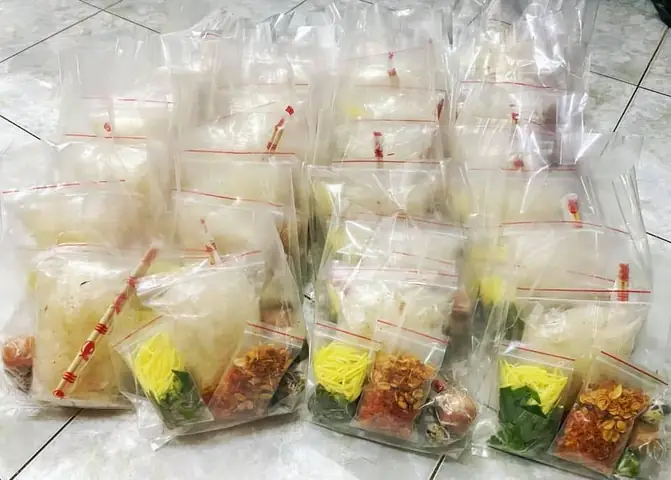 Bánh Tráng Trộn Kim Ngân: Combo tự trộn đặc biệt