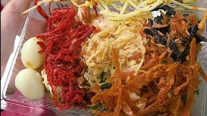 Bánh Tráng Trộn Cô Thảo: Nguyên liệu nhà làm, giá bình dân