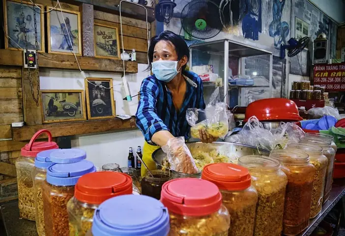 Bánh Tráng Trộn “Nghệ Sĩ” Gia Thịnh: Nước me độc đáo, topping phong phú