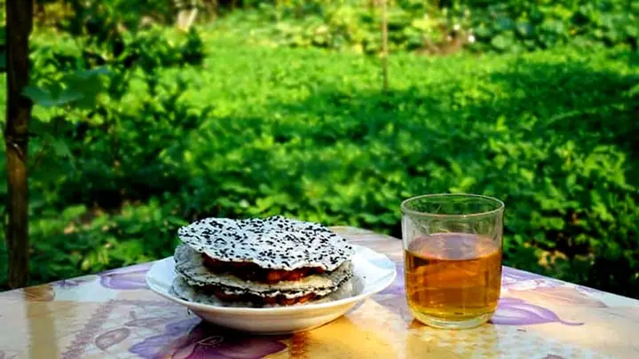 Bánh Việt Nam Làm Quà Cho Người Nước Ngoài: Gợi Ý & Kinh Nghiệm Chọn