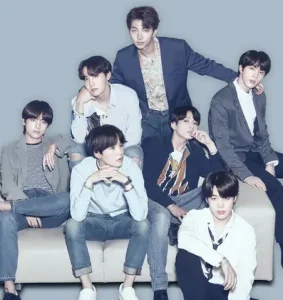 BTS tặng quà cho nhau như thế nào? Điểm danh các món quà ý nghĩa