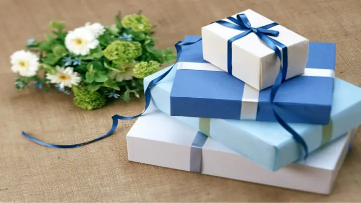Cách Chọn Quà Sinh Nhật Cho Bạn Thân Ý Nghĩa & Độc Đáo Cách Chọn Quà Sinh Nhật Cho Bạn Thân Ý Nghĩa & Độc Đáo