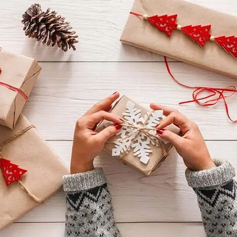 Hướng Dẫn Chi Tiết Cách Gấp Hộp Quà Bằng Giấy Đơn Giản Tại Nhà Hướng Dẫn Chi Tiết Cách Gấp Hộp Quà Bằng Giấy Đơn Giản Tại Nhà