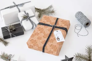 Gói Áo Làm Quà: Hướng Dẫn Chi Tiết Để Món Quà Thêm Đặc Biệt