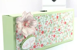 Bạn muốn tự tay gói những món quà sinh nhật để tặng cho người thân, bạn bè? Nhưng không biết cách gói như thế nào? Dưới đây chúng tôi sẽ hướng dẫn cách gói quà hình chữ nhật siêu dễ thương.