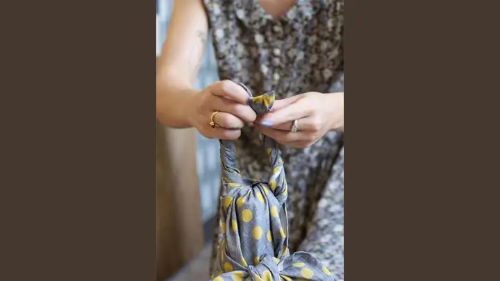 Hướng dẫn chi tiết cách gói quà Nhật Bản Furoshiki Hướng dẫn chi tiết cách gói quà Nhật Bản Furoshiki