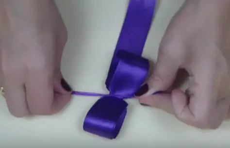 Cách làm nơ ruy băng gói quà: Từ cơ bản đến nâng cao