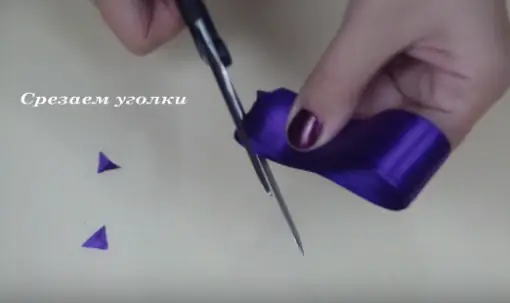 Cách làm nơ ruy băng gói quà: Từ cơ bản đến nâng cao