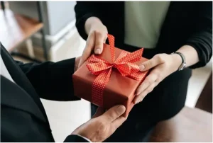 Cách Nói Khi Tặng Quà: Hướng Dẫn Giao Tiếp Tinh Tế