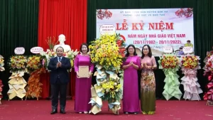 Cách Tặng Quà Cho Thầy Cô: Từ Ý Nghĩa Đến Gợi Ý Tinh Tế Nhất