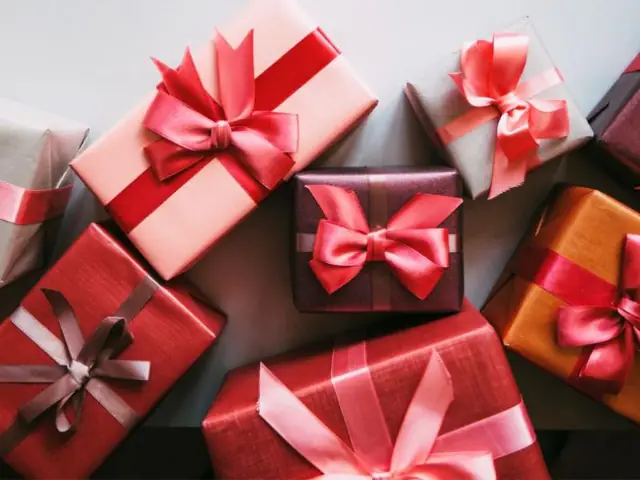 Chi phí tặng quà Tết cho khách hàng bao gồm những gì?