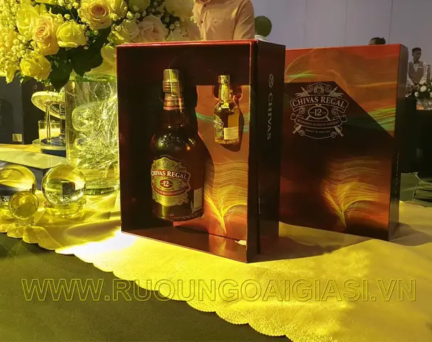 Chivas 12 Hộp Quà 2019: Đánh Giá Chân Thực Về Phiên Bản Đặc Biệt