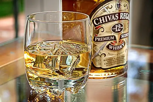 Chivas 12 Hộp Quà Tết: Khám Phá Hương Vị & Ý Nghĩa Quà Tặng