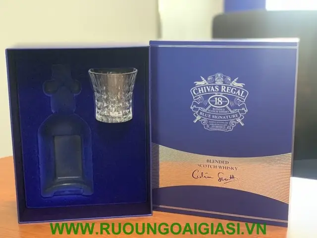 Chivas 18 Blue Hộp Quà 2019: Giá trị và ý nghĩa quà tặng Chivas 18 Blue Hộp Quà 2019: Giá trị và ý nghĩa quà tặng