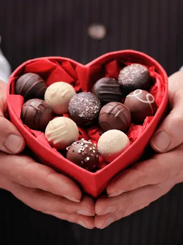 Chưa Yêu Có Nên Tặng Quà? Hướng Dẫn Tinh Tế Cho Mọi Tình Huống Chưa Yêu Có Nên Tặng Quà? Hướng Dẫn Tinh Tế Cho Mọi Tình Huống
