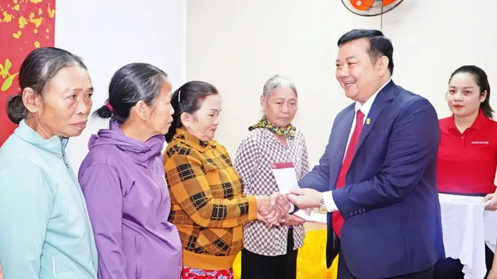 Chương Trình Tặng Quà Tết: Ý Nghĩa Và Cách Tổ Chức Hiệu Quả