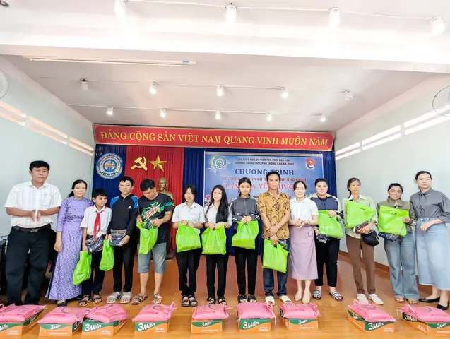 Chương trình trao quà cho học sinh nghèo: Ý nghĩa và Cách tổ chức