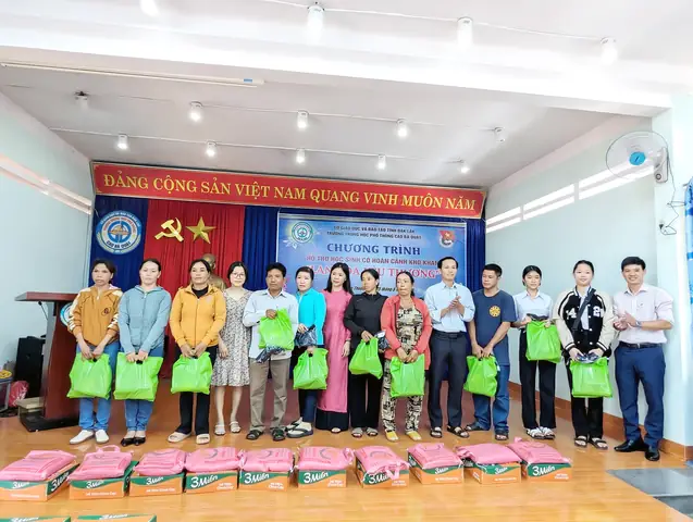 Chương trình trao quà cho học sinh nghèo: Ý nghĩa và Cách tổ chức