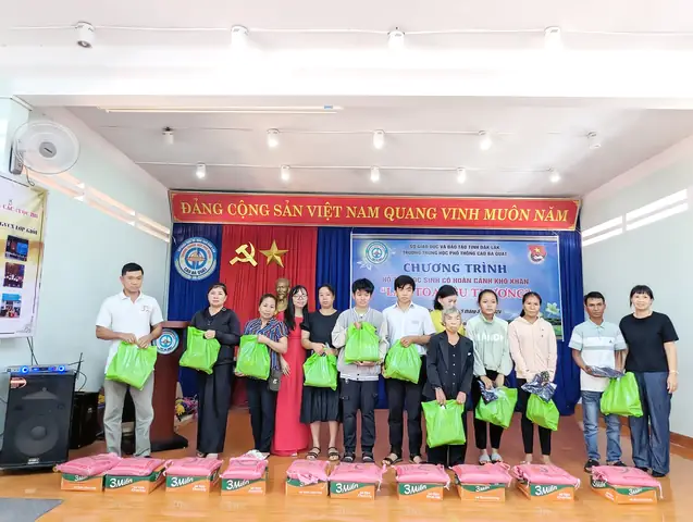 Chương trình trao quà cho học sinh nghèo: Ý nghĩa và Cách tổ chức