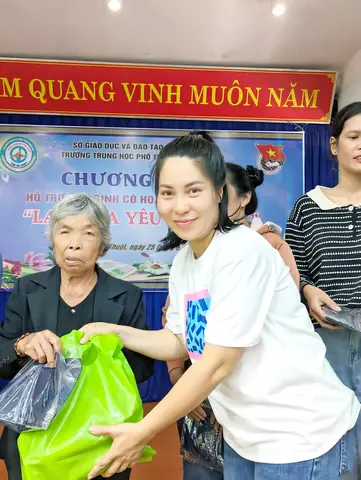 Chương trình trao quà cho học sinh nghèo: Ý nghĩa và Cách tổ chức
