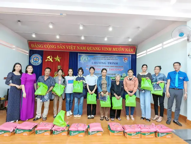 Chương trình trao quà cho học sinh nghèo: Ý nghĩa và Cách tổ chức