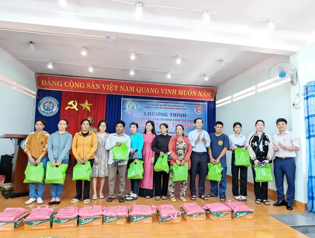 Chương trình trao quà cho học sinh nghèo: Ý nghĩa và Cách tổ chức