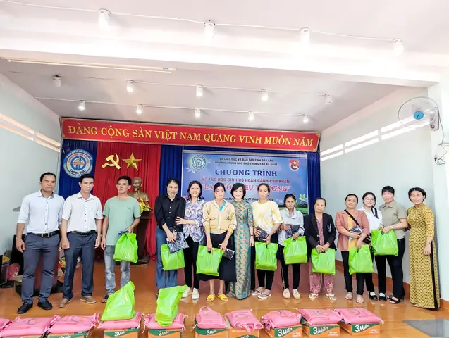 Chương trình trao quà cho học sinh nghèo: Ý nghĩa và Cách tổ chức