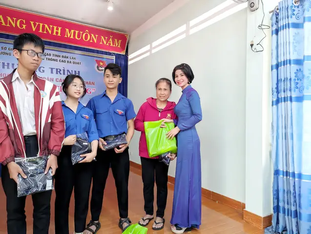 Chương trình trao quà cho học sinh nghèo: Ý nghĩa và Cách tổ chức