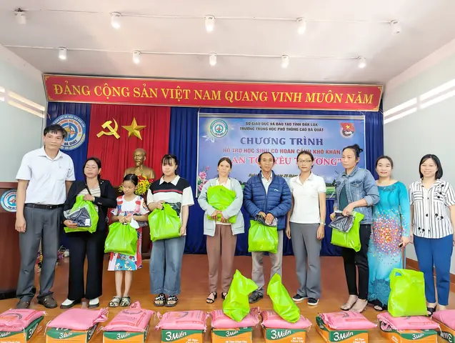Chương trình trao quà cho học sinh nghèo: Ý nghĩa và Cách tổ chức