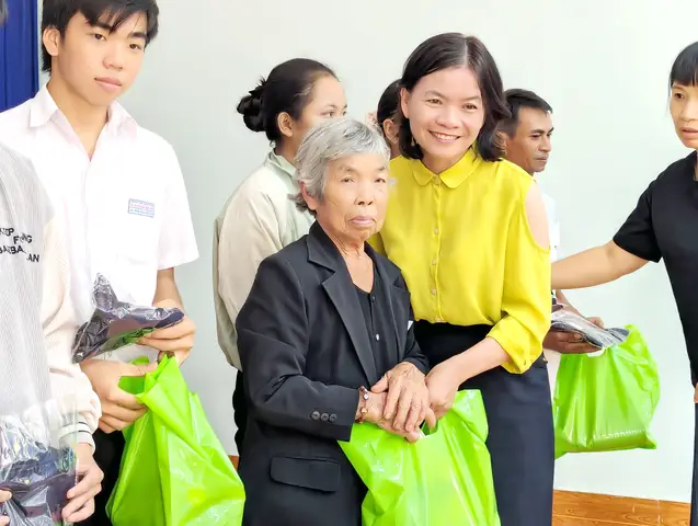 Chương trình trao quà cho học sinh nghèo: Ý nghĩa và Cách tổ chức
