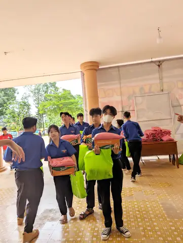Chương trình trao quà cho học sinh nghèo: Ý nghĩa và Cách tổ chức