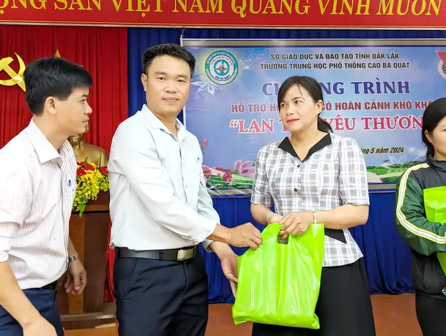 Chương trình trao quà cho học sinh nghèo: Ý nghĩa và Cách tổ chức