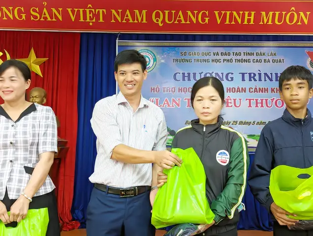 Chương trình trao quà cho học sinh nghèo: Ý nghĩa và Cách tổ chức