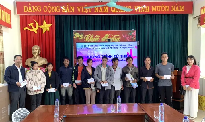 Chương trình Trao Quà Từ Thiện: Ý Nghĩa, Tổ Chức và Lợi Ích Xã Hội