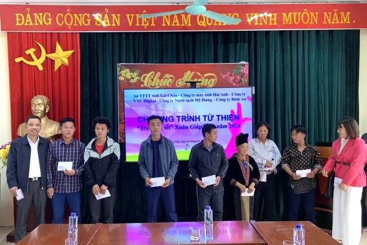 Chương trình Trao Quà Từ Thiện: Ý Nghĩa, Tổ Chức và Lợi Ích Xã Hội