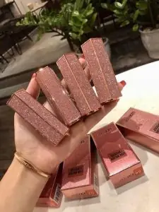 Con gái thích được tặng quà gì? Hướng dẫn chọn quà tâm lý và 30+ gợi ý độc đáo Con gái thích được tặng quà gì? Hướng dẫn chọn quà tâm lý và 30+ gợi ý độc đáo