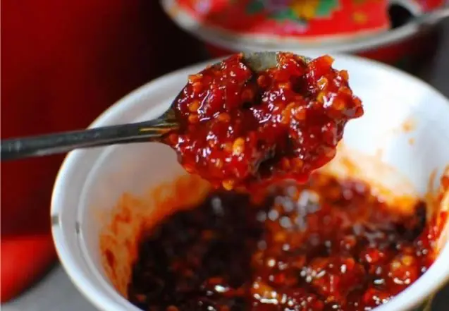 2. Tương ớt phố Hội