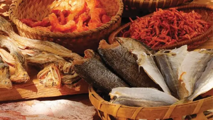 Đặc Sản Lagi Làm Quà: Cẩm Nang Chọn Lựa Tinh Hoa Xứ Biển