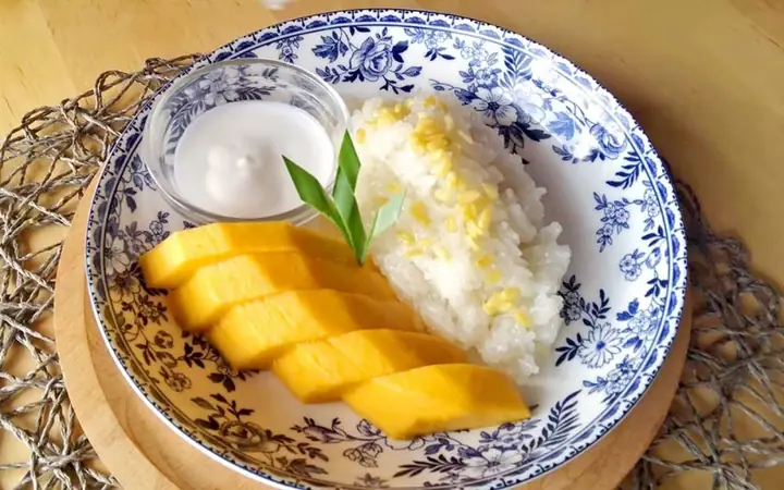 3. Xôi Xoài Thái: Đặc sản ngọt ngào