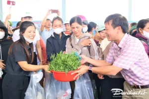 Những Từ Đồng Nghĩa Với Món Quà: Hơn Cả Vật Chất