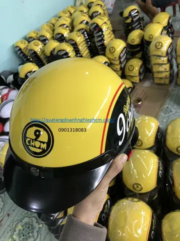 Giá Nón Bảo Hiểm Quà Tặng Có Đắt Không? Yếu Tố Ảnh Hưởng Và Lời Khuyên