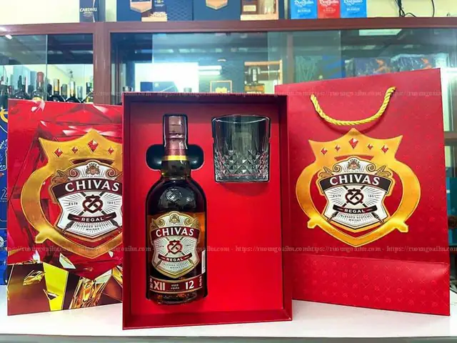 giá rượu chivas 12 hộp quà