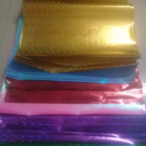 Giấy Bọc Quà Óng Ánh: Tăng Thêm Sự Lấp Lánh Cho Món Quà Của Bạn